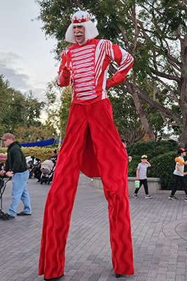 Peppermint King Stilt Walker